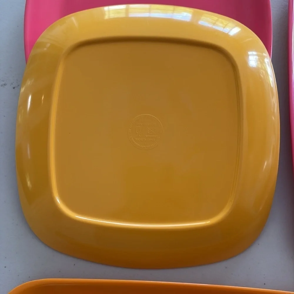 Precidio - Set of 6 Pink Rectangular Plates & 2 serving platters.  Melamine